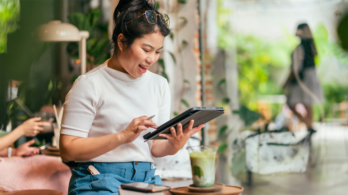 Navigating Freelance Contracts: A Beginner’s Guide for the Digital Nomad
